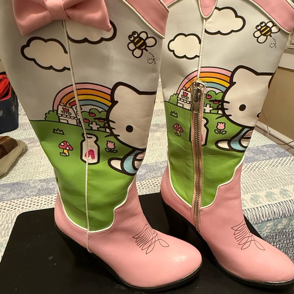 Hello Kitty Pink and Green Boots - Picture 1 of 4